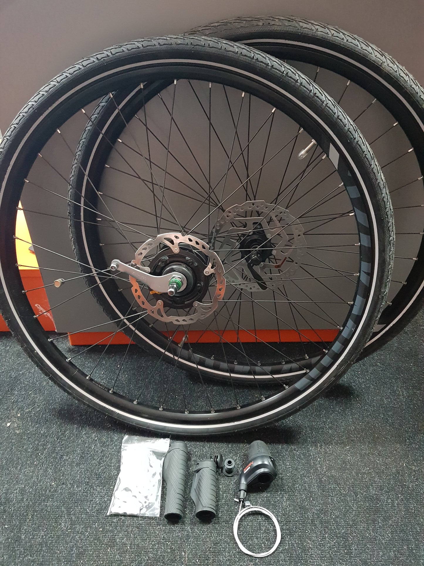 Radsatz 28 Zoll mit Shimano Nexus 8 Gang Nabenschaltung Rücktrittbremse